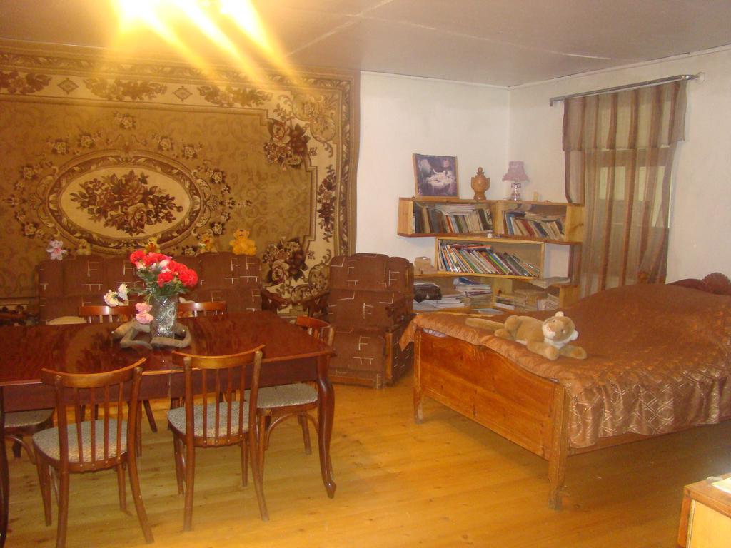 Guest House Tavaduri Mestia Exterior photo